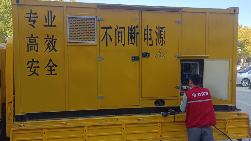 泰顺柴油发电机组和UPS电源配合使用时，如何避免切换过程中的电力中断？